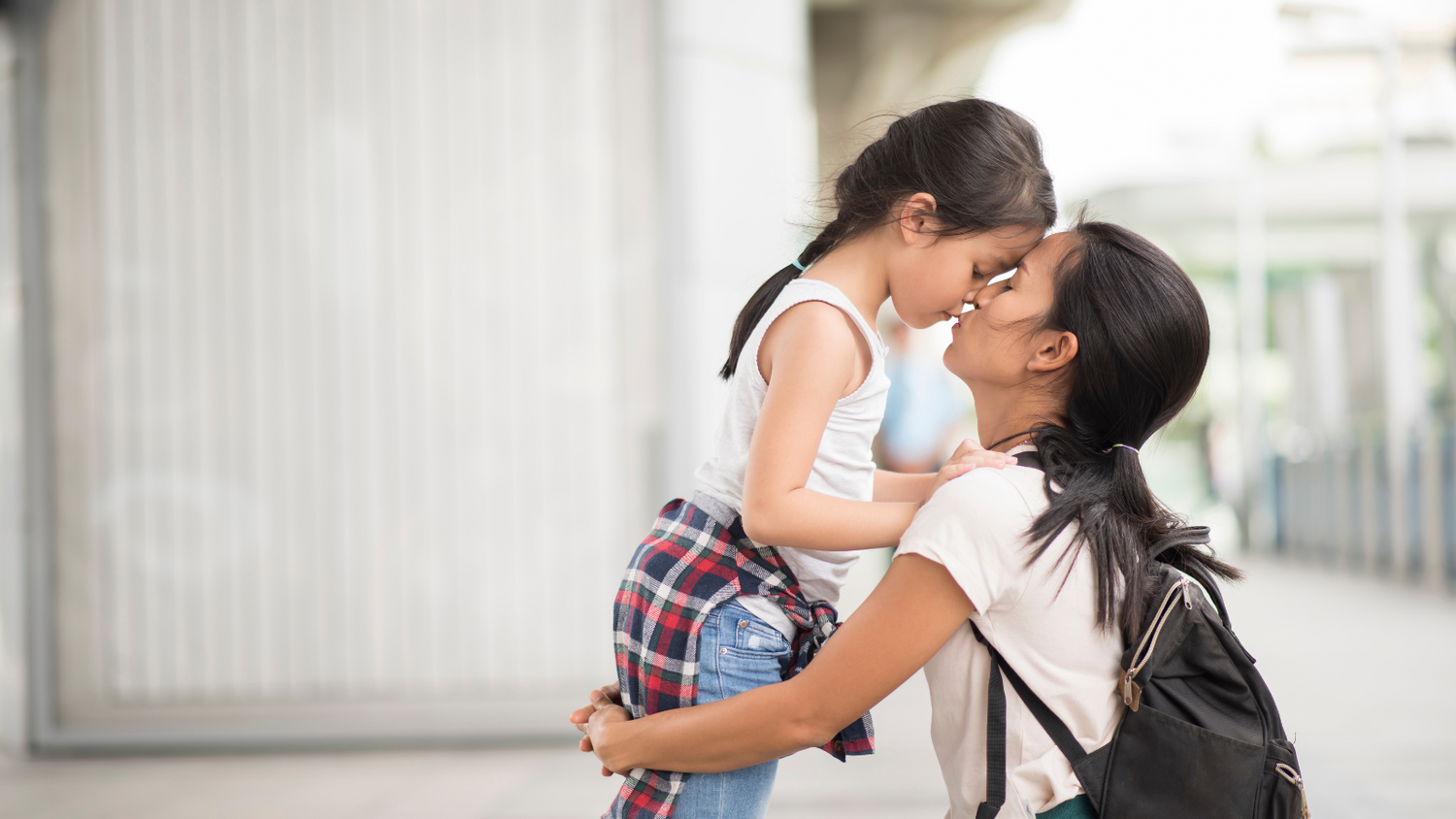 Fly mom needs love to